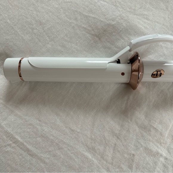 T3 Twirl Ceramic Curling Iron 1.25 inch - Picture 2 of 8